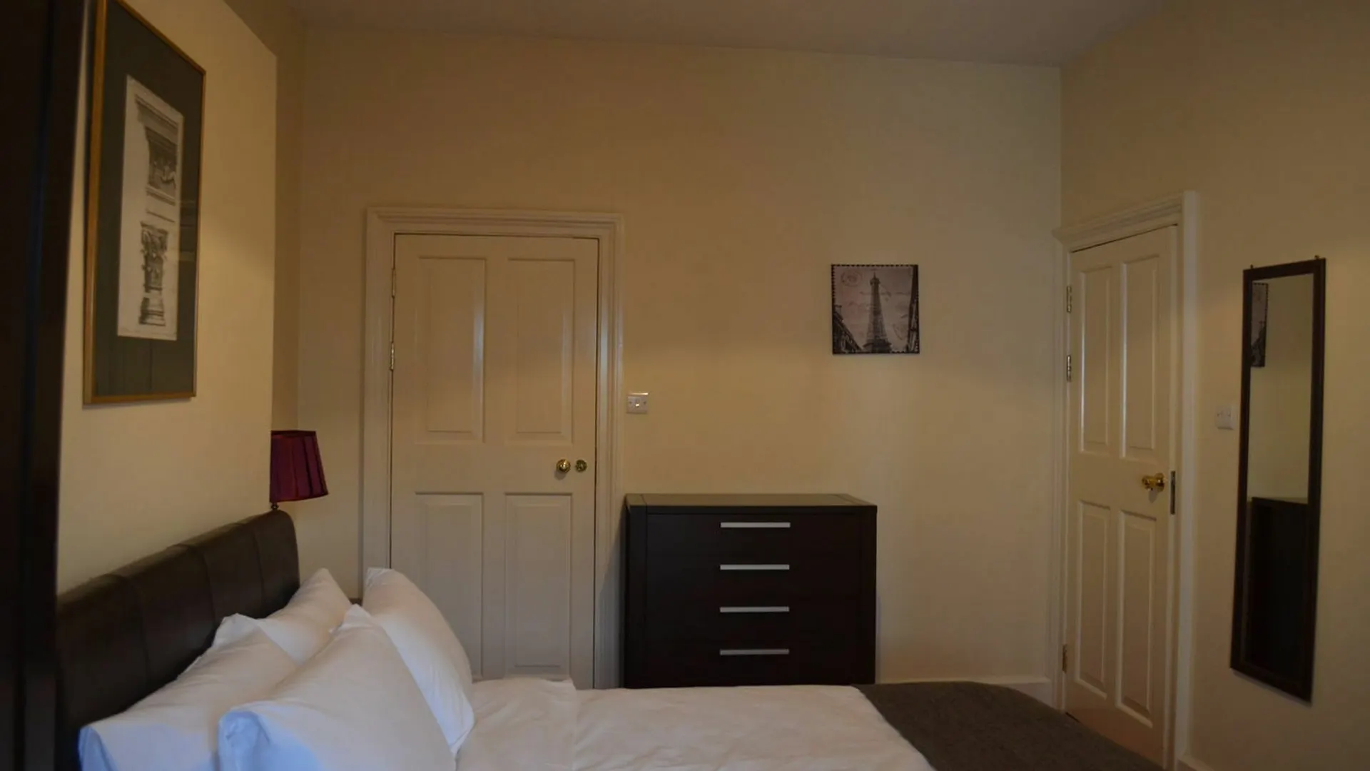 Metrostays - O'Connell Street 85-3 Dublin 0*,  Ireland